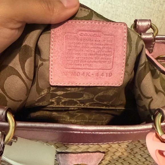 Vintage Coach #4419 straw tote bag with metallic pink leather and suede trim.🎀✨ - Picture 8 of 9